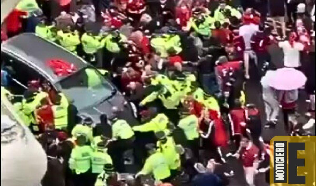 Atropello múltiple durante celebraciones del Liverpool en la Premier League Atropello múltiple durante celebraciones del Liverpool en la Premier League
