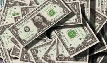 Cubanos acuden a comprar d&oacute;lares al Estado