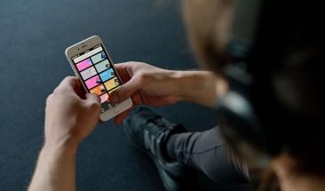 Podcasts y m&uacute;sica pop mejoran estr&eacute;s de Generaci&oacute;n Z