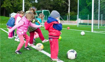 El f&uacute;tbol gana terreno entre las ni&ntilde;as de Bogot&aacute;