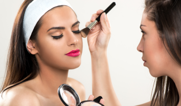 Nueva tendencia de maquillaje con ligera iluminaci&oacute;n