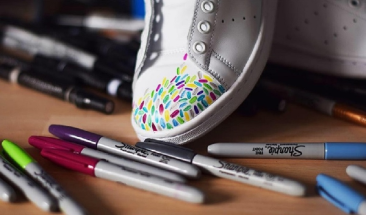 Sharpie invita a "reciclar ropa" con estilo