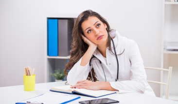 Desigualdades que enfrentan las trabajadoras mexicanas en el sector salud.