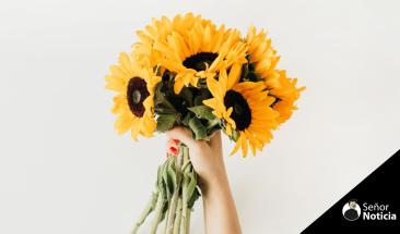 Flores amarillas, una tradici&oacute;n rom&aacute;ntica inspirada en Floricienta