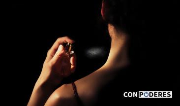 El arte del perfume a los 50: aromas que potencian y aromas que restan