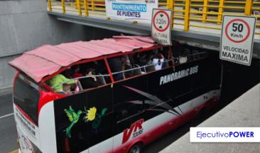 Accidente en San Isidro: bus panor&aacute;mico choca contra puente y deja cuatro heridos