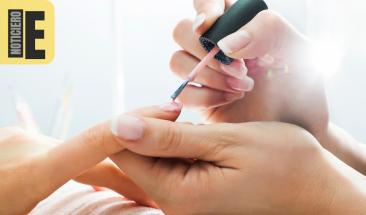 Manicura efecto terciopelo arrasa en tendencias de belleza