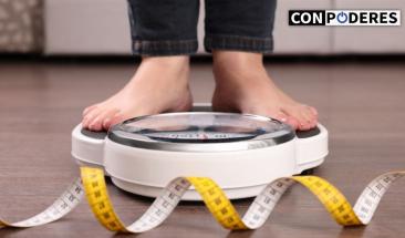 Pesarse semanalmente permite controlar el peso y prevenir enfermedades graves