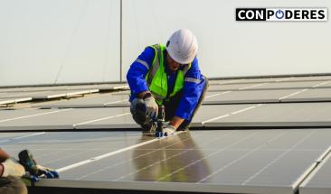 Empresas reducen costos de energ&iacute;a al adoptar paneles solares