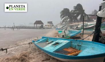 Hurac&aacute;n Helene deja tres muertos y se debilita a tormenta tropical