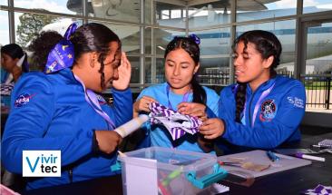Dos escolares peruanas cumplen su sue&ntilde;o de visitar el Space Center de la NASA