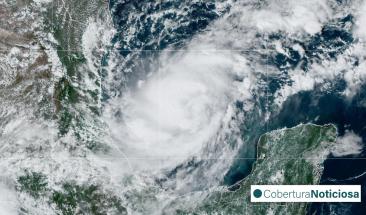 Hurac&aacute;n Milton alcanza categor&iacute;a 4 y amenaza a M&eacute;xico