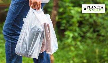 La historia detr&aacute;s de las bolsas pl&aacute;sticas: de soluci&oacute;n ecol&oacute;gica a crisis ambiental