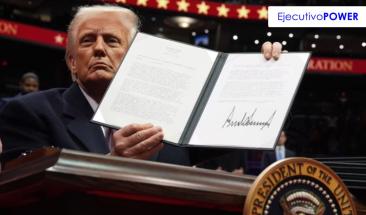 Trump firma decretos clave para transformar el gobierno federal