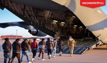 Estados Unidos inicia deportaci&oacute;n de migrantes usando aviones militares oficiales