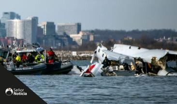 Recuperan m&aacute;s de 40 cuerpos tras choque entre avi&oacute;n y helic&oacute;ptero en Washington