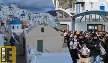 Miles de personas abandonan Santorini tras dos semanas de sismos constantes