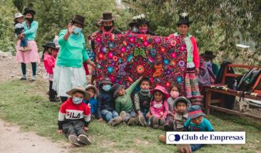 Artesanas peruanas llevan su talento al mundo