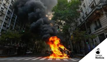 Protestas en Argentina dejan decenas de heridos y m&aacute;s de 100 detenidos