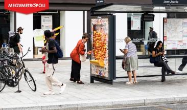 Publicidad exterior: una marquesina se convierte en dispensador de manzanas Publicidad exterior: una marquesina se convierte en dispensador de manzanas